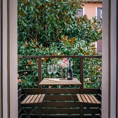 Moon 10 Minutes From Venice